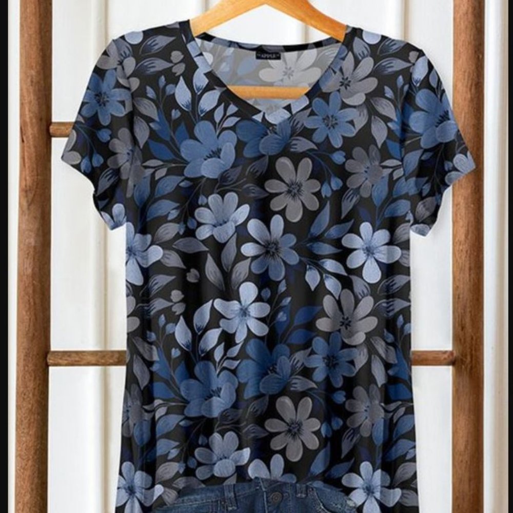 Bon Apple Tea | Black & Blue Floral V-Neck Tunic